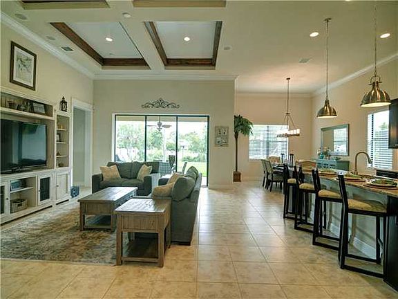 4th image of 4645 SW Gossamer Cir