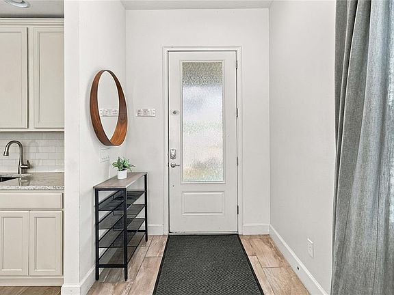 4th image of 1472 FAIRVIEW CIR