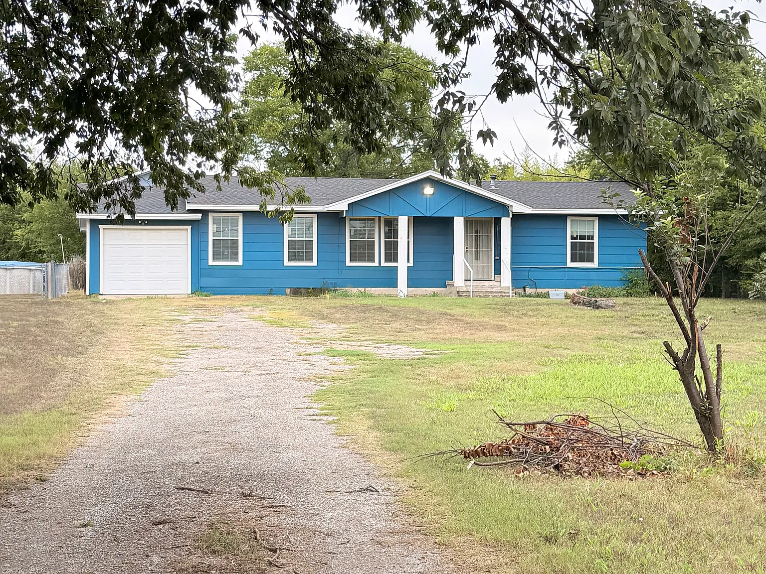 3 bed, 1400 sqft, $2,195 — Photo 2