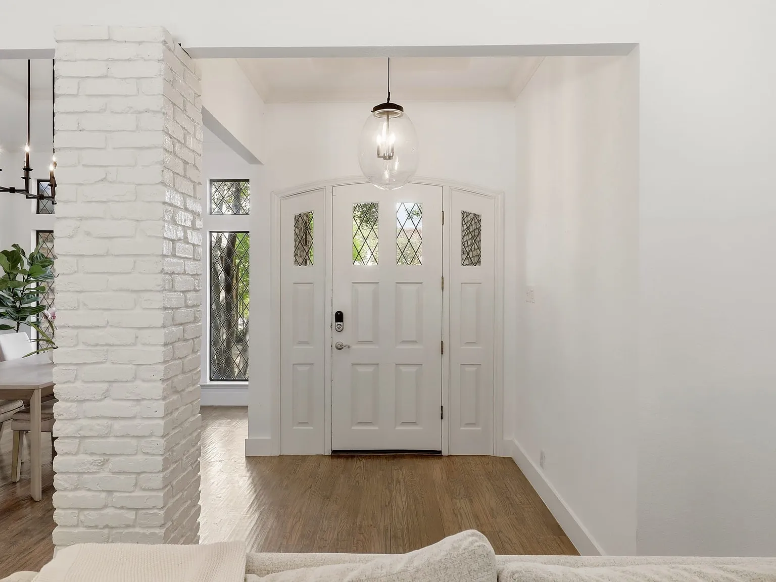 4 bed, 3.0 bath, 2703 sqft, $5,950 — Photo 4