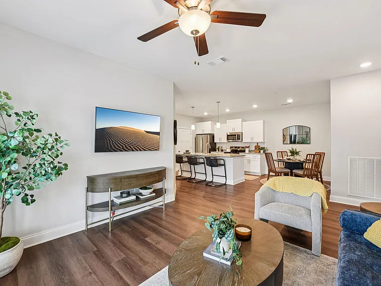 Hathaway at Lake Norman Apartments — Photo 11