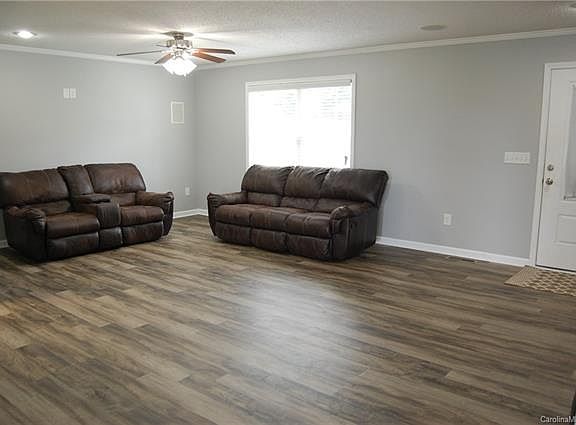 4th image of 207 Royal Ave