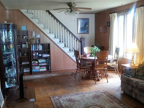 4th image of 406 Greenbush St