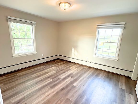 4th image of 400 N Webb Ave #2