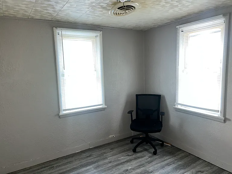1524 N Summit Ave — Photo 6