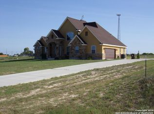 117 Medora Branch Dr, Floresville, TX 78114