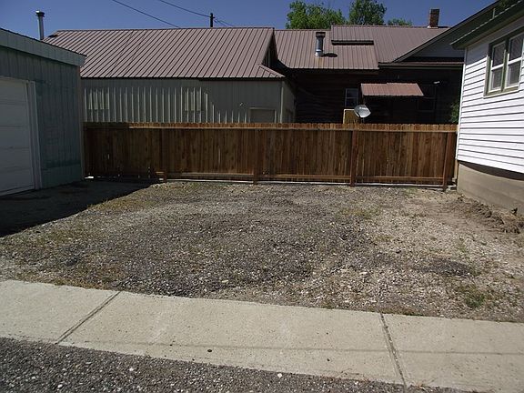 5th image of 10 A Ave SW