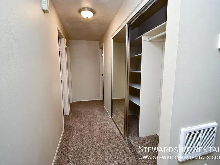 336 S 51st Pl — Photo 13