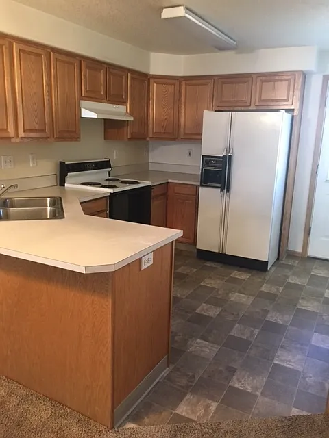 6229 Se Mariner Way ~ End Unit Townhome Near Intel! 6 Month Lease — Photo 3