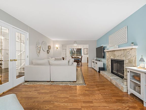 3rd image of 19566 Park Rd