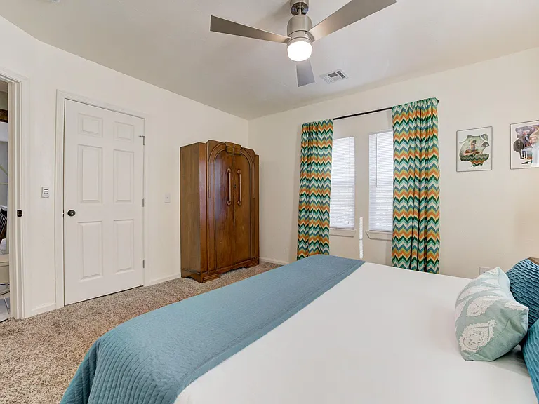 2549 NW 22nd St — Photo 15