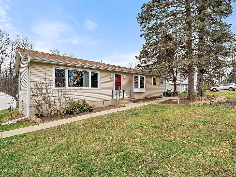 1st image of 36674 N Oakwood Dr