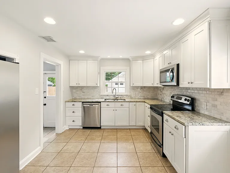 421 Marquette Dr — Photo 5