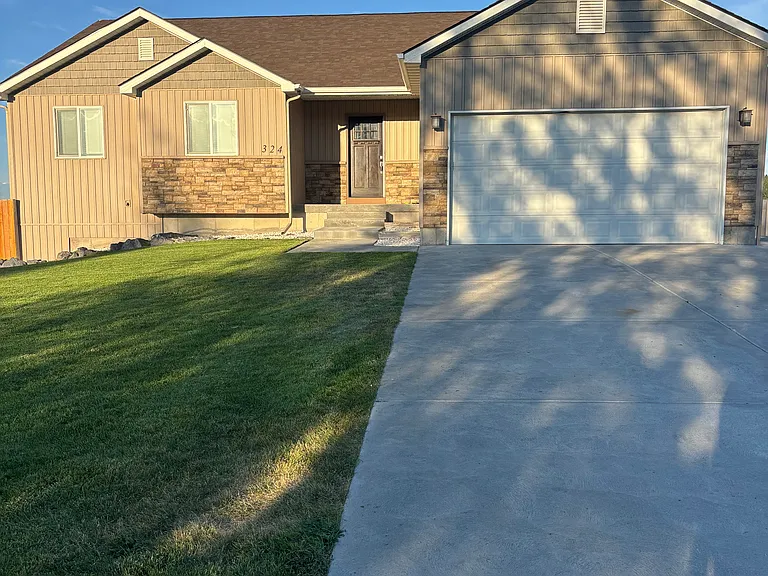 324 N 3823 E — Photo 1