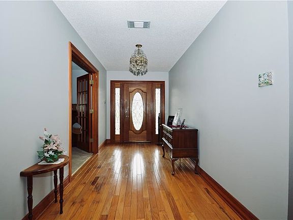 3rd image of 2710 Cedarlawn Dr