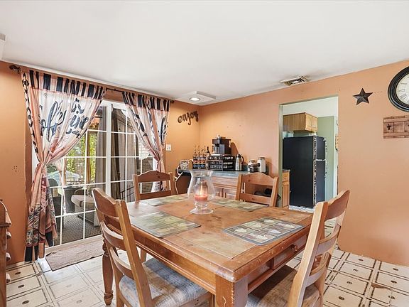 3rd image of 28616 W Benjamin Ave
