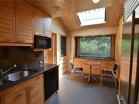 5th image of 66 Lake Dr