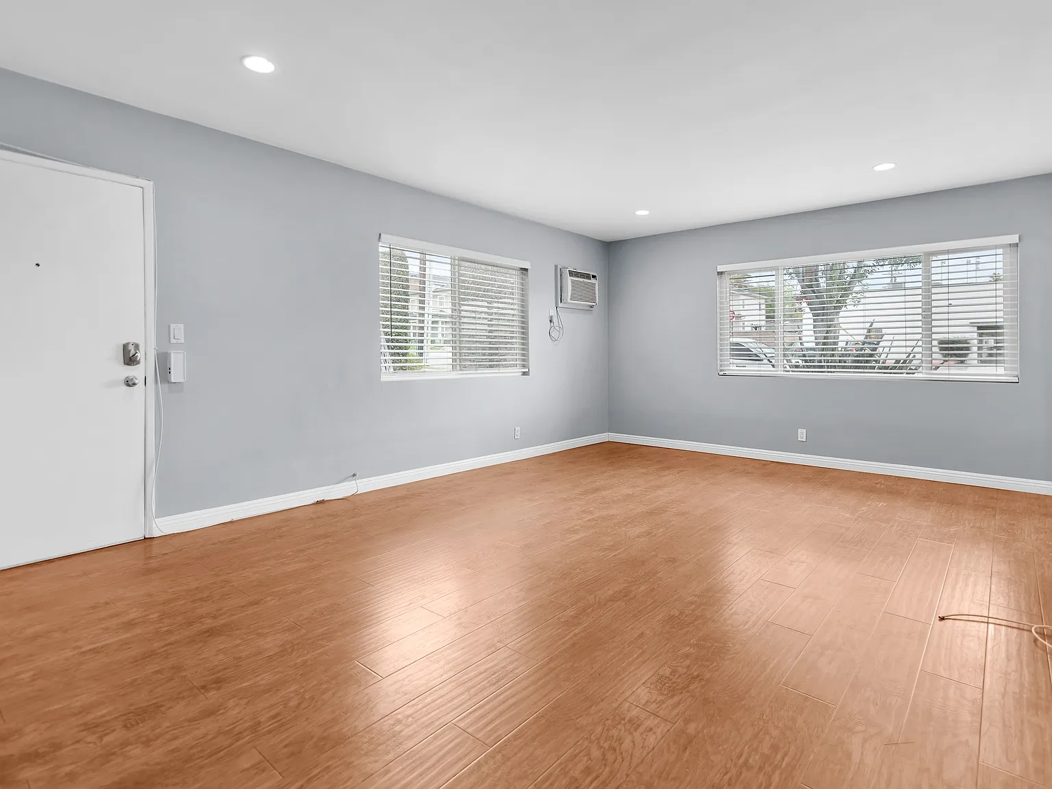 2 bed, 925 sqft, $2,400 — Photo 4