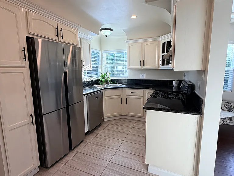 338 W Hardy St — Photo 17
