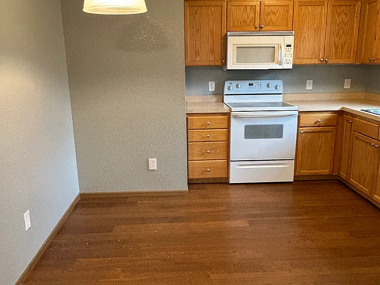 1207 SW Harvey St #D — Photo 2