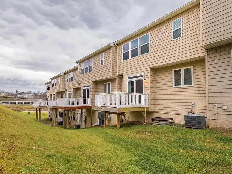 3910 Sun Way — Photo 1