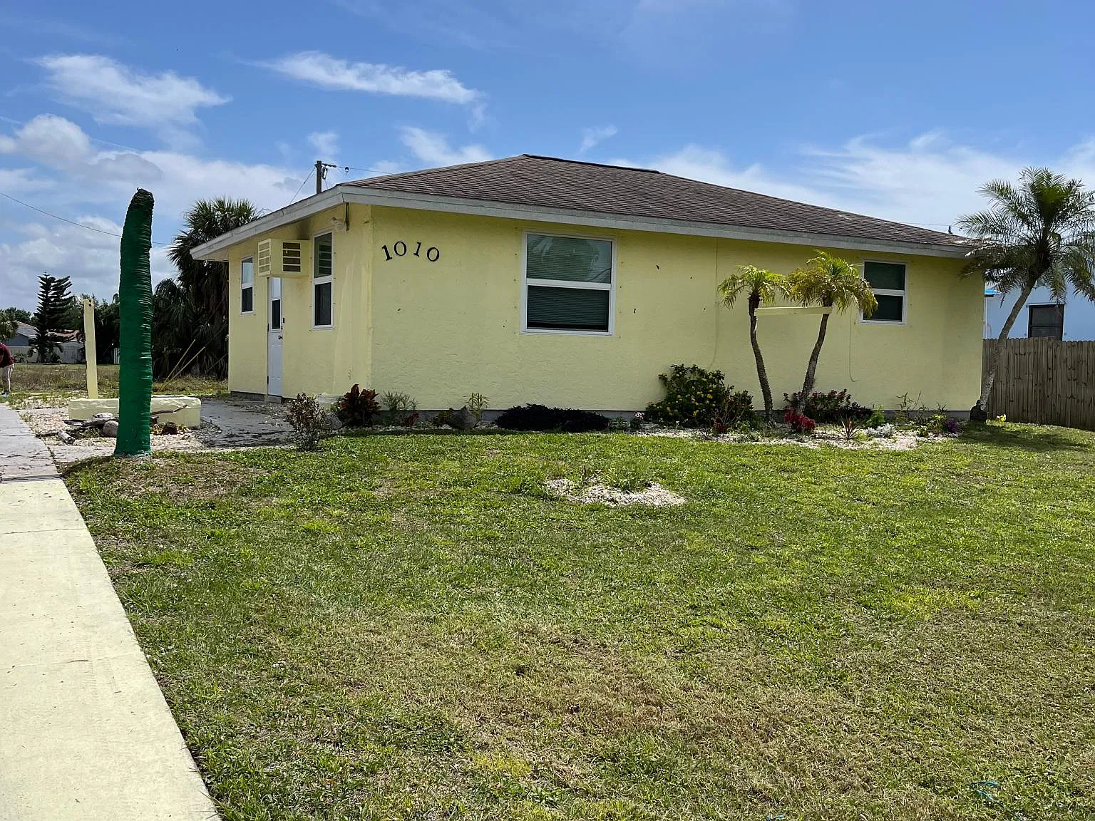 2 BR 1.5 BA Fully Furnished Rental — Photo 1