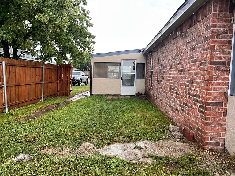 3505 Lakecrest Dr — Photo 8