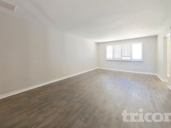 3rd image of 4009 W Hayward Ave