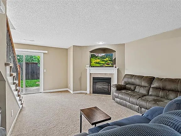 3 bed, 2.5 bath, 1486 sqft, $1,750 — Photo 3