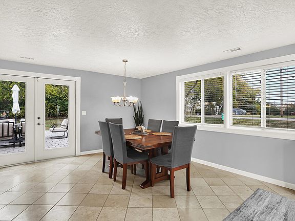 5th image of 3002 S Tibbs Ave