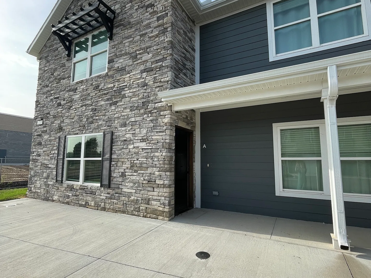 1117 Sheldon Dr — Photo 1