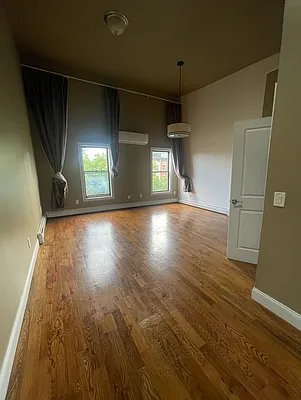 Rented by Ariel Property Advisors | media 4