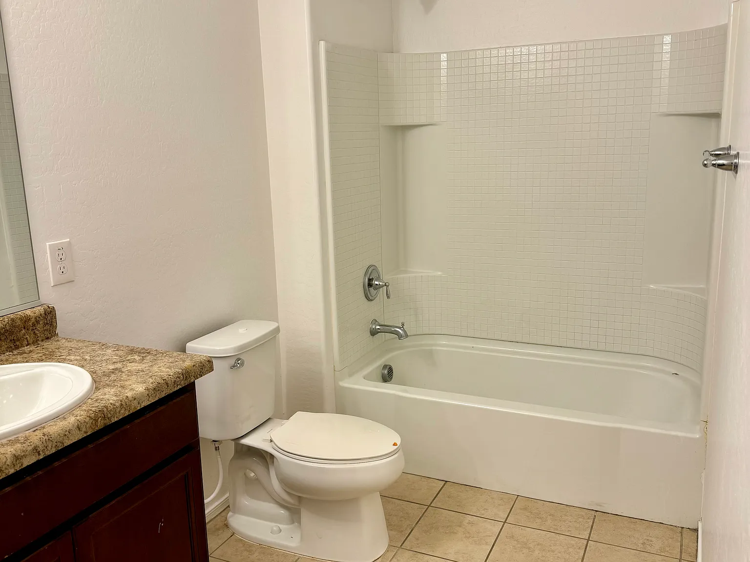 5 bed, 2900 sqft, $2,650 — Photo 4