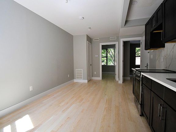 2nd image of 982 Findlay Ave #2A