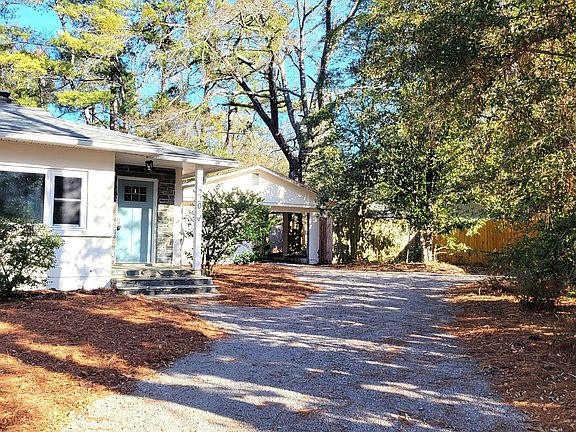 5th image of 220 Country Club Cir