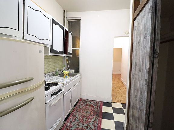 5th image of 1577 York Ave #2C