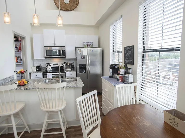 137 E Glenn Ave — Photo 7