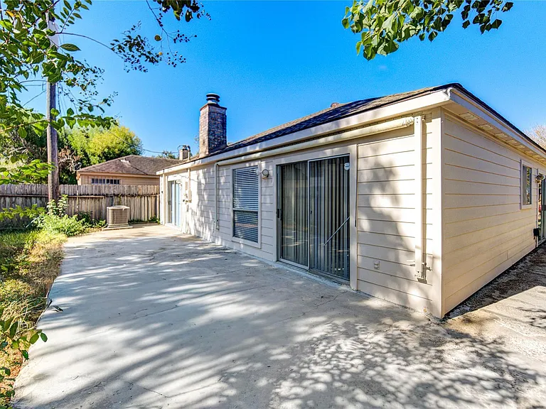 1927 Ash Meadow Dr — Photo 44