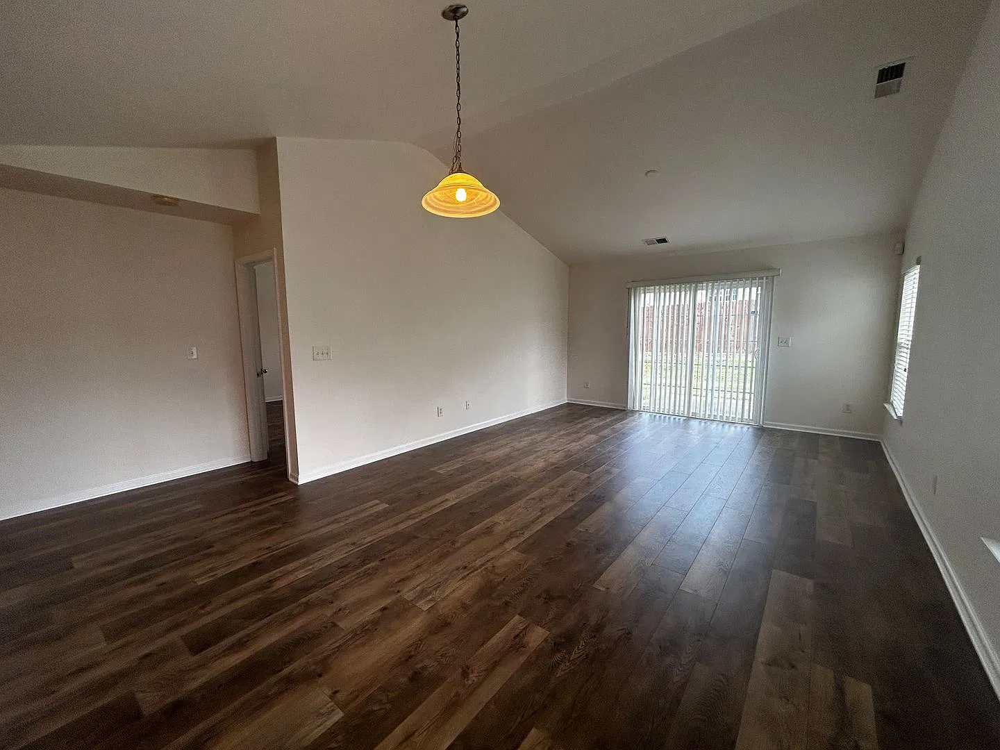 Beautiful 3 Bedroom Home in Kyli Glen! — Photo 4