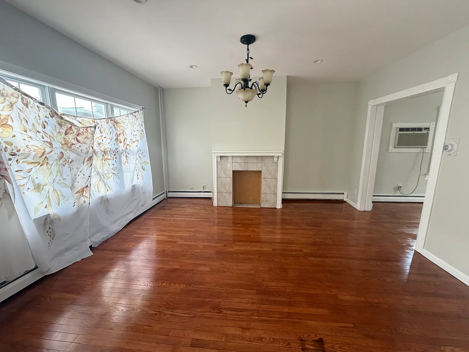 3 bed, 1249 sqft, $3,200 — Photo 2