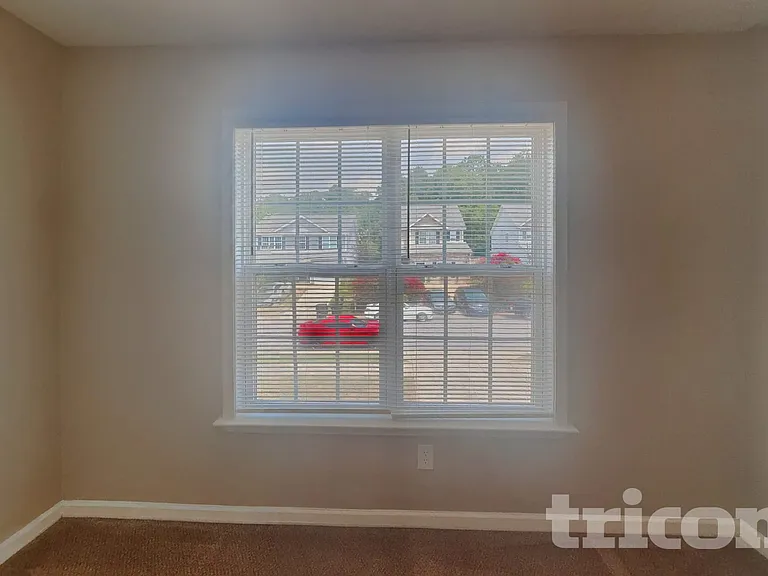 2809 Erinridge Rd — Photo 12