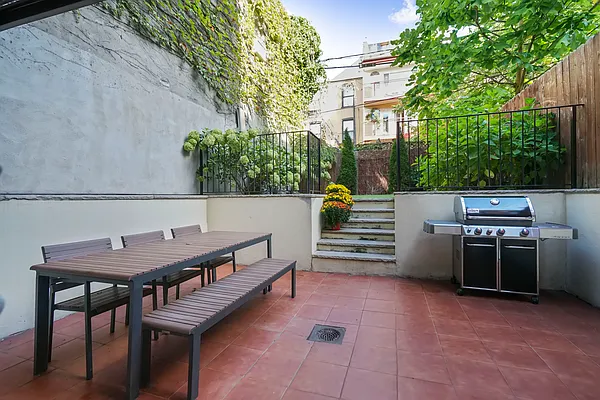 Sold by Avenue Sotheby's International Realty | media 15