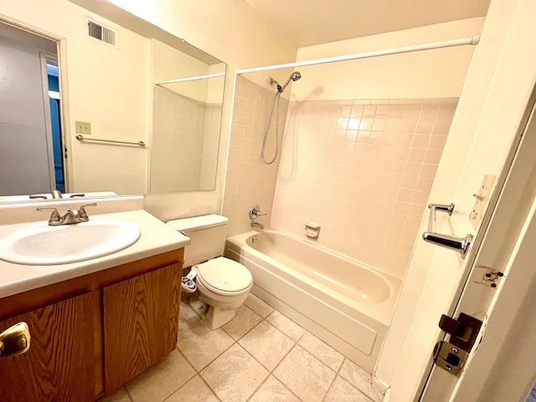 8555 Fairmount Dr #E203-E20 — Photo 10