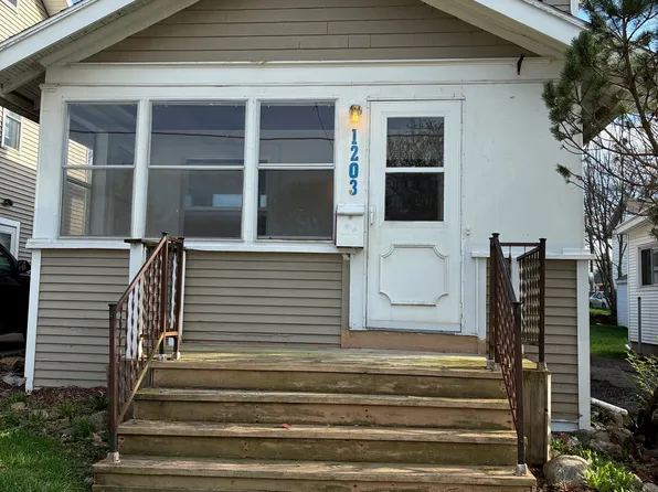 1203 Edward St, Lansing, MI 48910