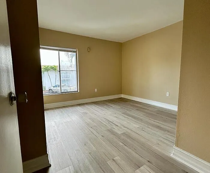 1830 Maravilla Ave #321 — Photo 15