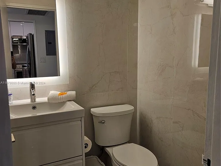 5601 Collins Ave #1605 — Photo 9