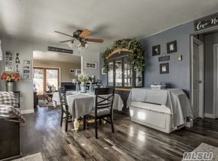 7 Spring Ln, Levittown, NY
