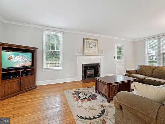 4th image of 6623 Oak Dr