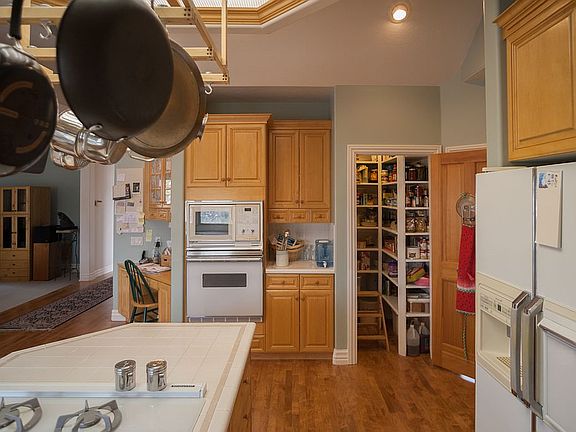 Kitchen  pantry