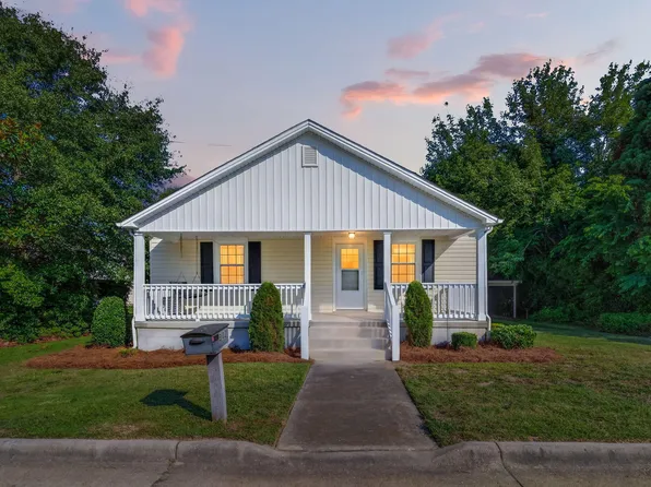 302 S McKay Ave, Dunn, NC 28334